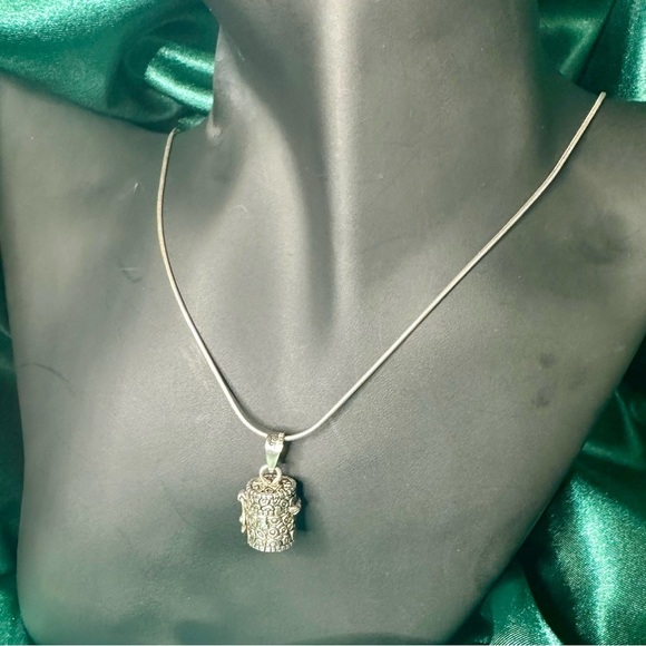 Sterling Silver Necklace with Lidded Box Charm – .925 Stamped – Keepsake Pendant - Picture 4 of 13